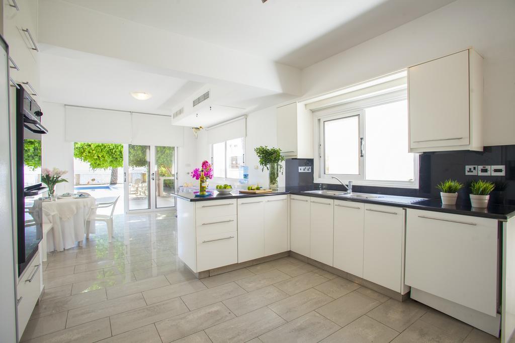 Meneou Beachfront Villa Sunset Perivolia Quarto foto