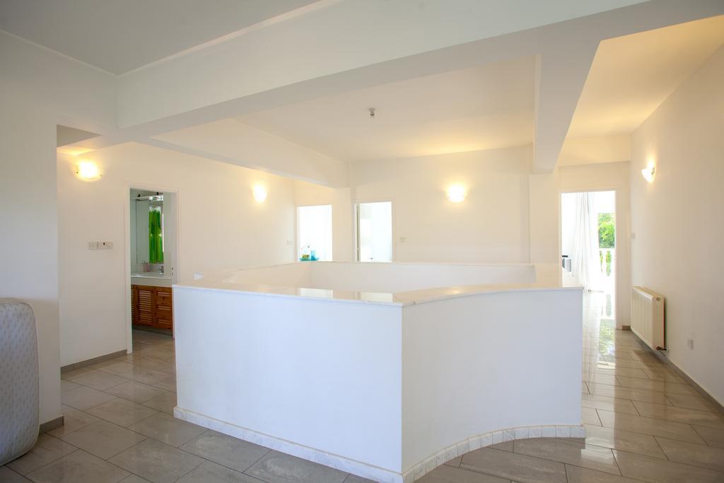 Meneou Beachfront Villa Sunset Perivolia Quarto foto
