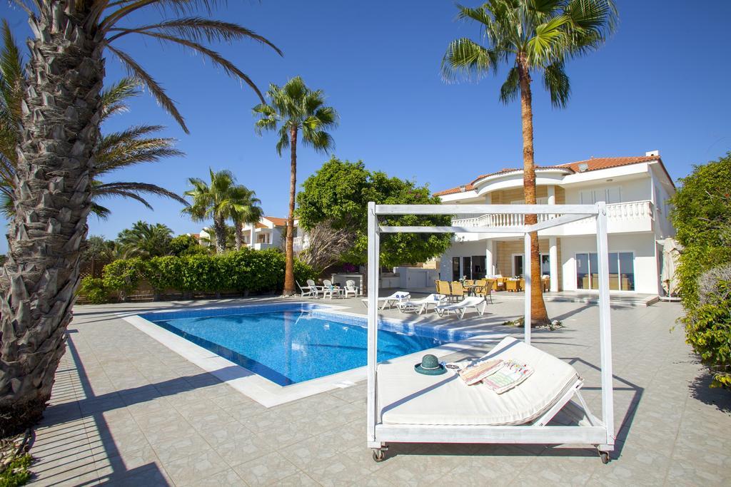 Meneou Beachfront Villa Sunset Perivolia Exterior foto