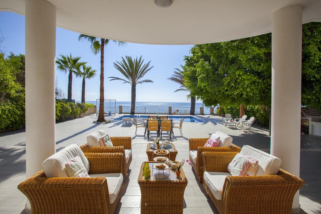 Meneou Beachfront Villa Sunset Perivolia Quarto foto